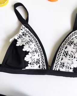Bikini tán giác đen viền ren
