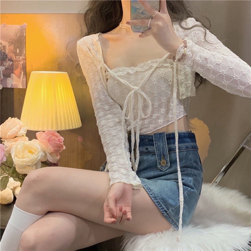 Áo croptop kèm áo khoác ren siêu xinh hot của năm 2022