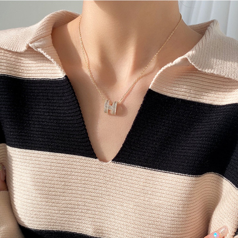 Dây chuyền titan nữ mặt chữ H đính đá pha lê cao cấp lấp lánh phong cách thời trang thanh lịch tinh tế 2023