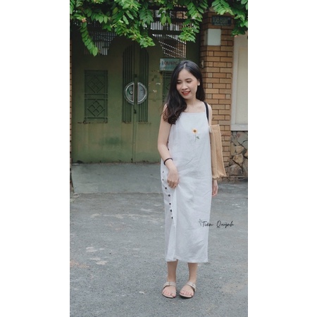 Đầm 2 dây trắng thêu hoa hướng dương