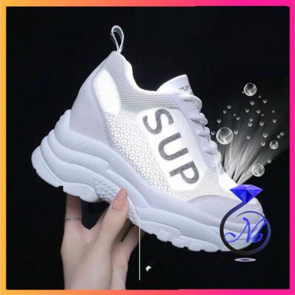 Giày thể thao chữ SUP