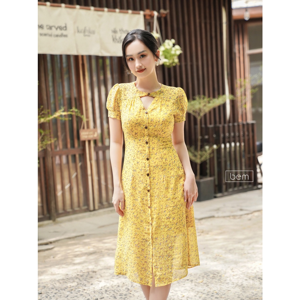 DR211- Đầm vàng hoa nhí, nút gỗ Bem