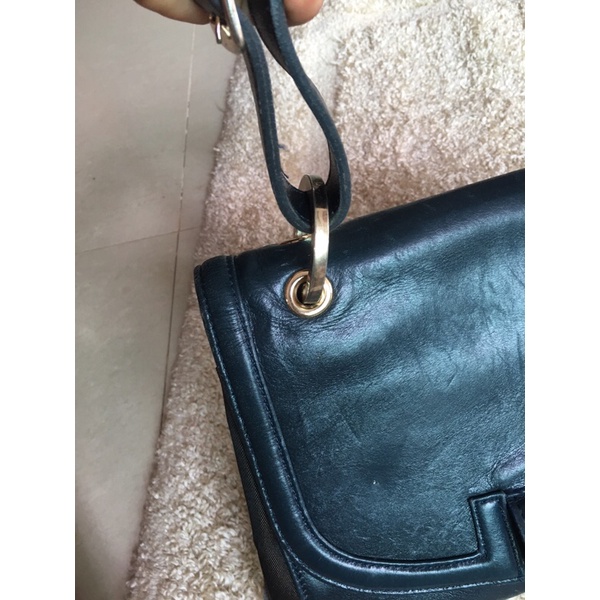 Túi si da thật y hình phom công sở