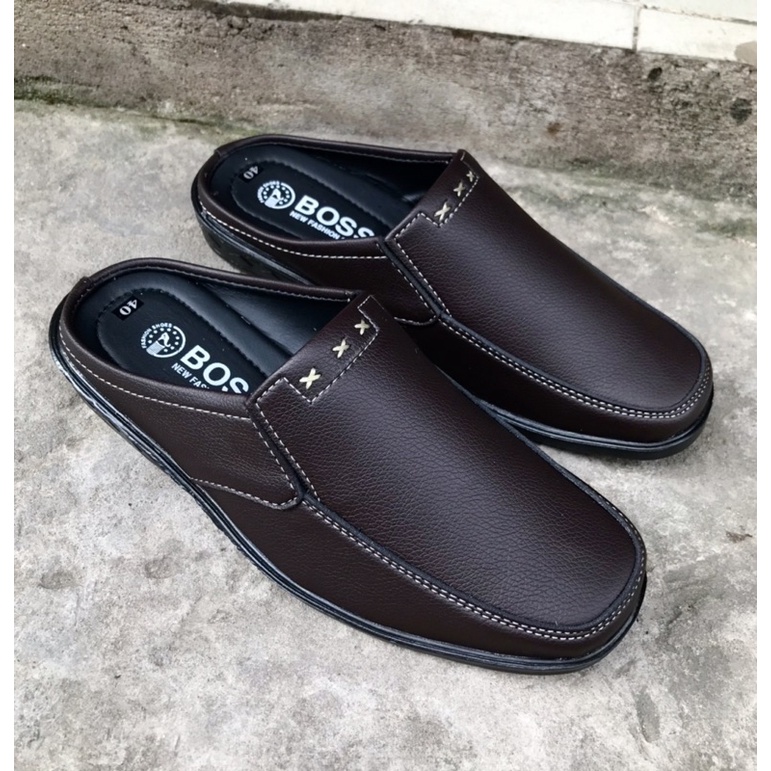 Dép bít mũi nam da mềm..mang êm chân..mã SP17..màu nâu..mẫu mới nhất hiện nay