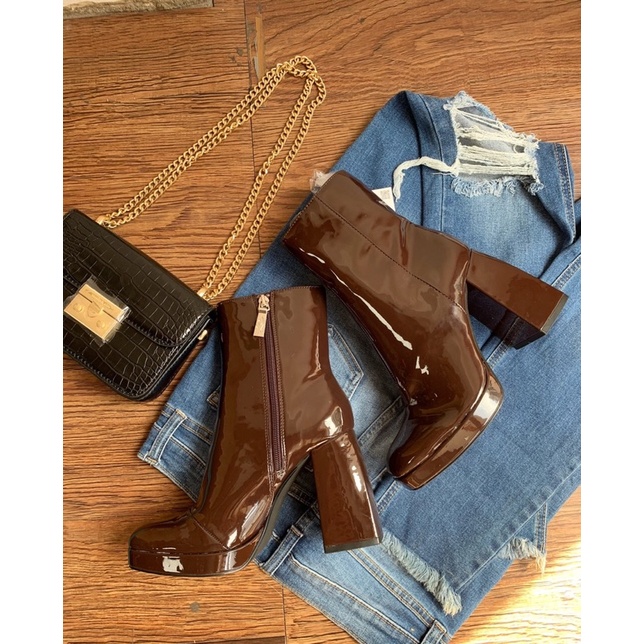 G592 - Boot da bóng Bershka