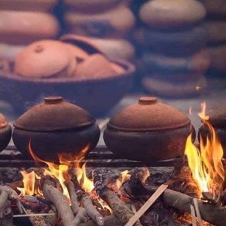 Cá Diếc Kho Niêu
