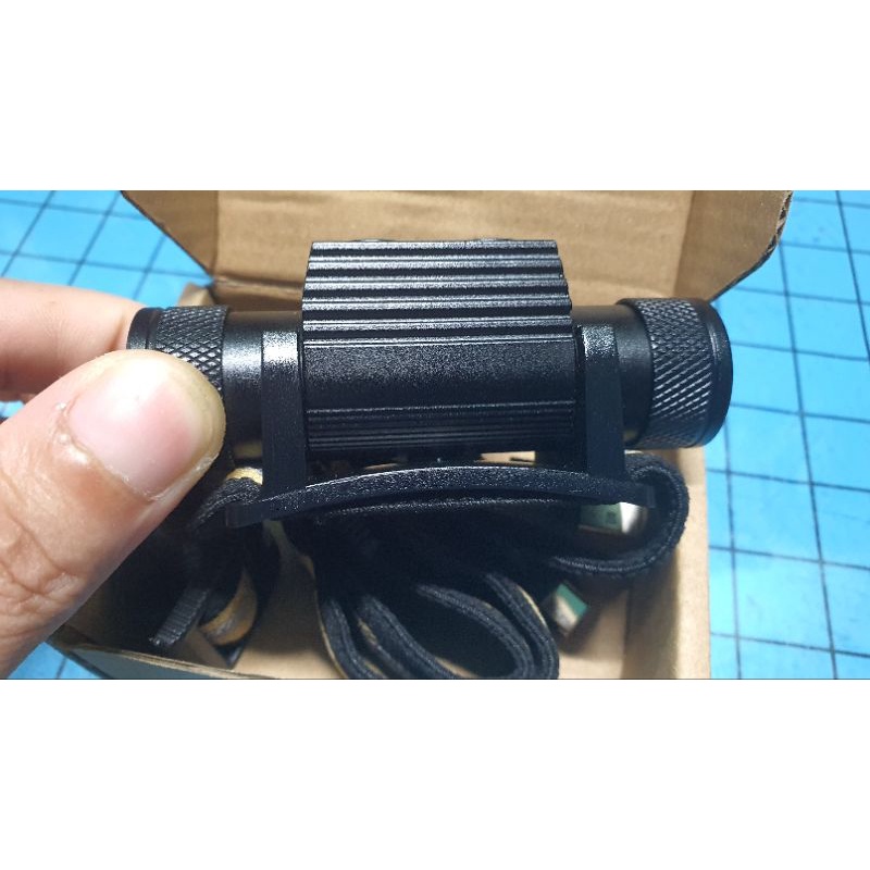 Đèn pin đội đầu ,đeo trán nhỏ nhẹ có độ sáng mạnh với chip led /sst40 hợp kim nhôm