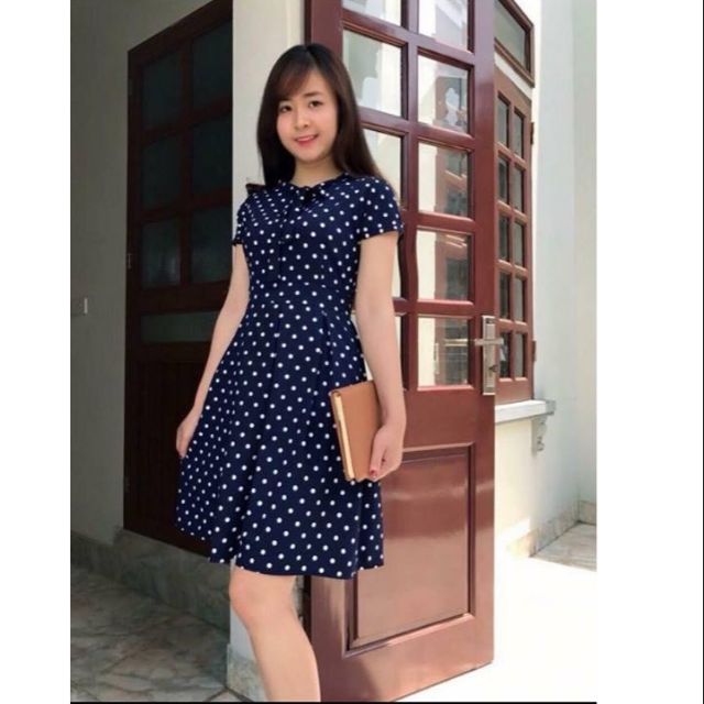 Đầm xòe cổ nơ chấm bi