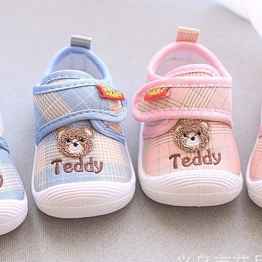 Giày tập đi cho bé trai bé gái hoạ tiết gấu Teddy đáng yêu từ 0-2 tuổi có kèn tít tít
