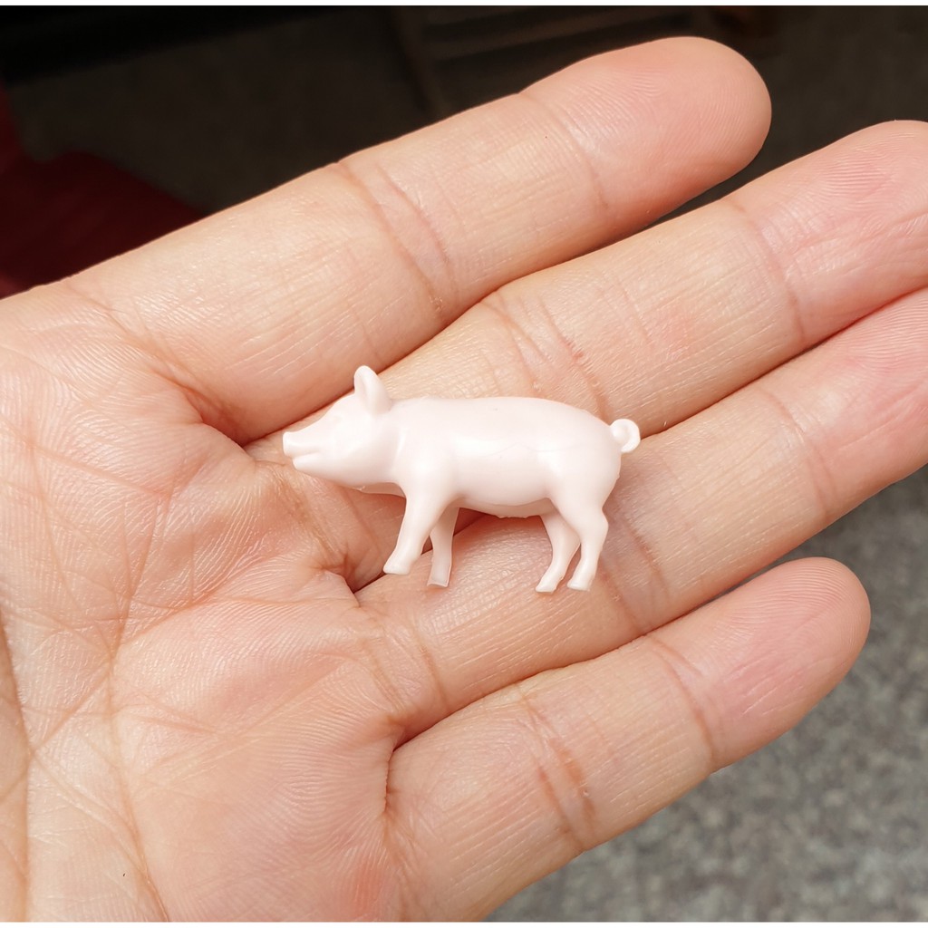 Mô hình con lợn bằng nhựa