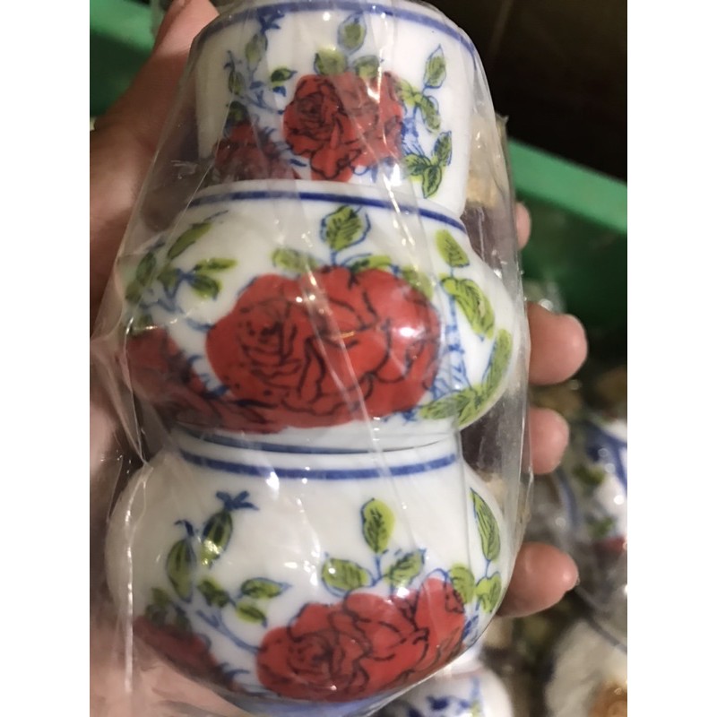 Cóng sứ chào mào, quai chạm