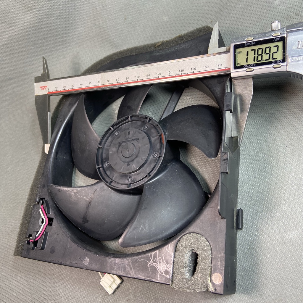 Quạt 17 cm NIDEC 12v 0.1A  gió siêu êm L19W12MS1A5-52K09