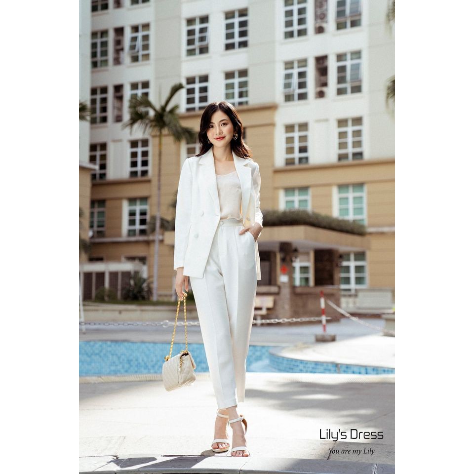 Set Blazer Trắng Vạt Chéo 4 cúc dáng ngắn + Quần Baggy by Lilie | BigBuy360 - bigbuy360.vn