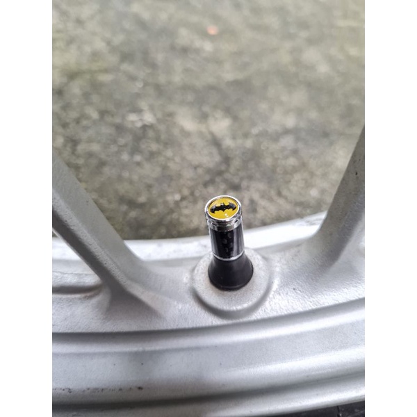 nắp van bánh xe sợi carbon gắn ô tô . xe máy lẻ và bộ