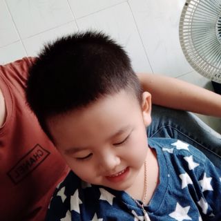 Nanh sói bọc bạc cho trẻ em đeo