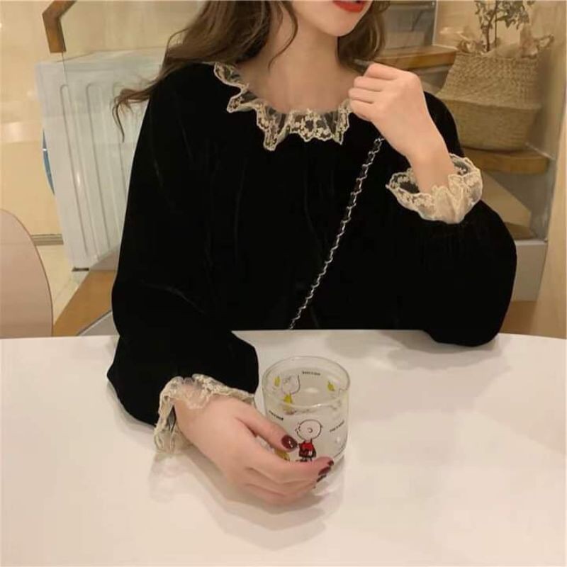 Áo nhung kèm viền ren