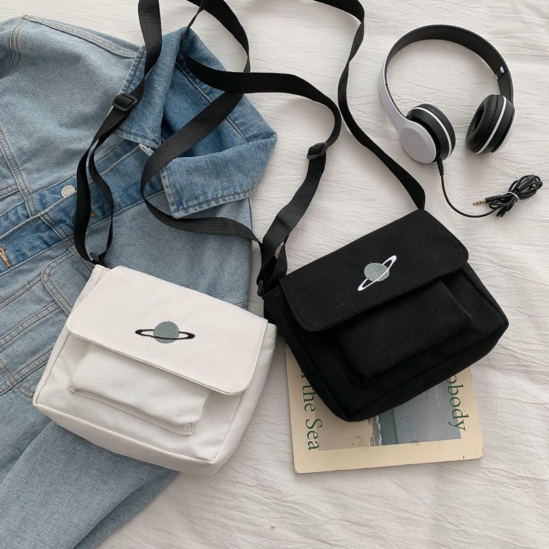 Túi vải canvas đeo chéo thời trang nam nữ unisex in hình hành tinh phong cách trẻ Diomi