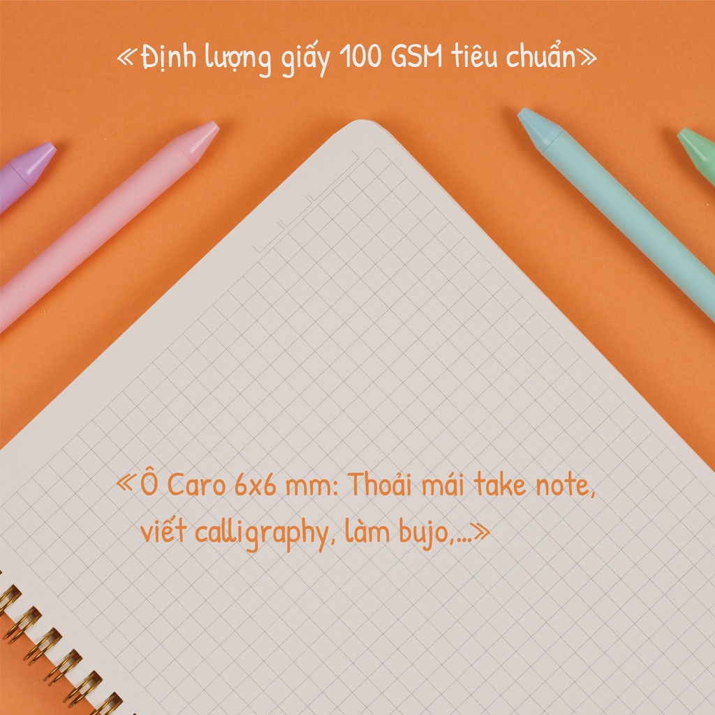 Sổ lò xo kép - khổ B5 - ruột kẻ Caro  bìa trong suốt KLONG MS. 2 phân loại: Loại 120 trang và loại 200 trang.