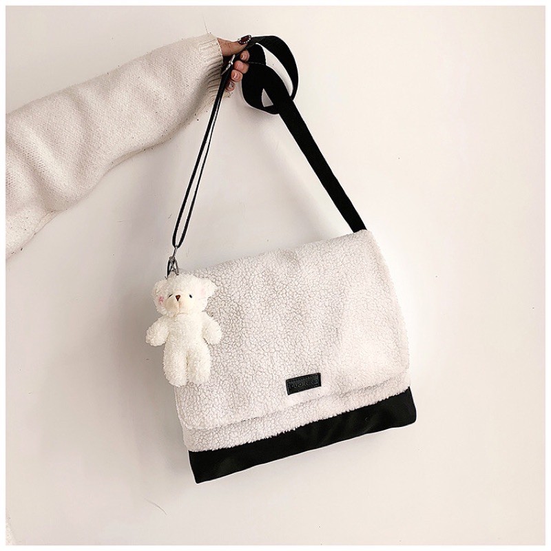 Túi bì thư đeo chéo phối lông ulzzang cực xinh( có sẵn, không kèm móc gấu)