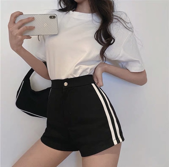 Quần short chạy viền 2 bên