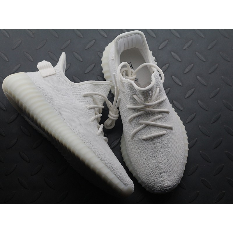 Giày Thể Thao Màu Trắng Của Dòng Adidas Yeezy 350v2