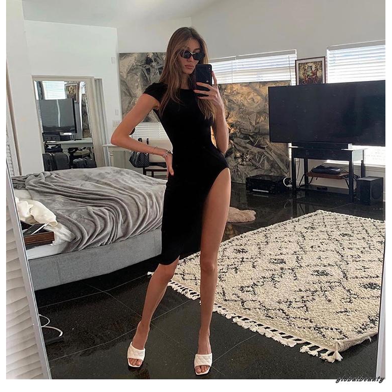 Đầm Sát Nách Cổ Tròn Màu Trơn Thiết Kế Xẻ Quyến Rũ