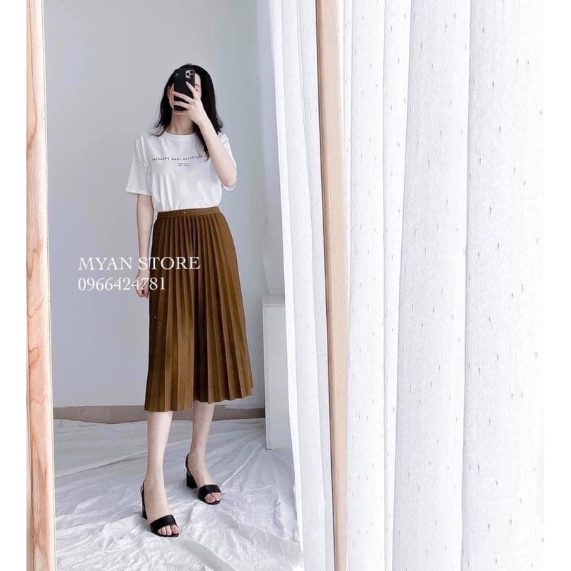 Set trang phục áo thun trắng chữ tay ngắn + chân váy maxi dập li nâu lưng thun (kèm ảnh thật) (NP)