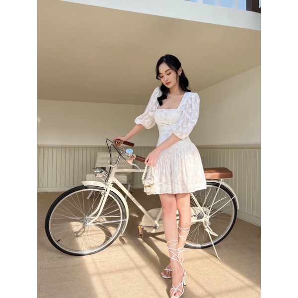 Đầm xoè cổ vuông kiểu lưng Morri dress