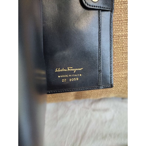 Ví dài của nữ hiệu Salvatore Ferragamo