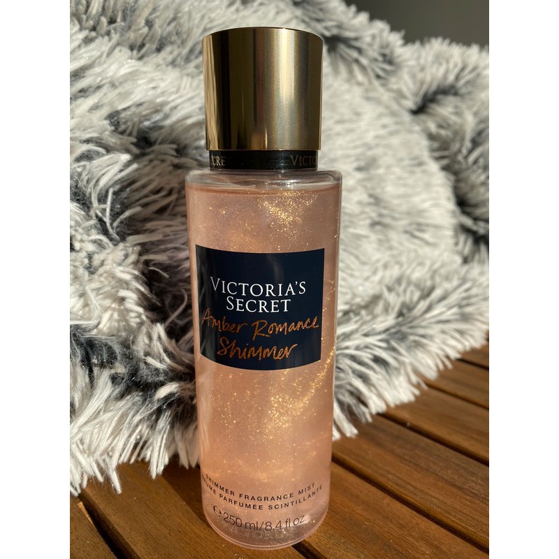 🍁BOM🍁 Mẫu thử xịt thơm Body Mist Victoria's Secret -  Amber Romace Shimmer 250ml | Thế Giới Skin Care