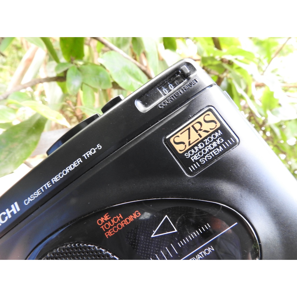 Máy nghe nhạc Cassette Hitachi TRQ-5 có loa ngoài kiểu máy lạ đẹp nhỏ gọn