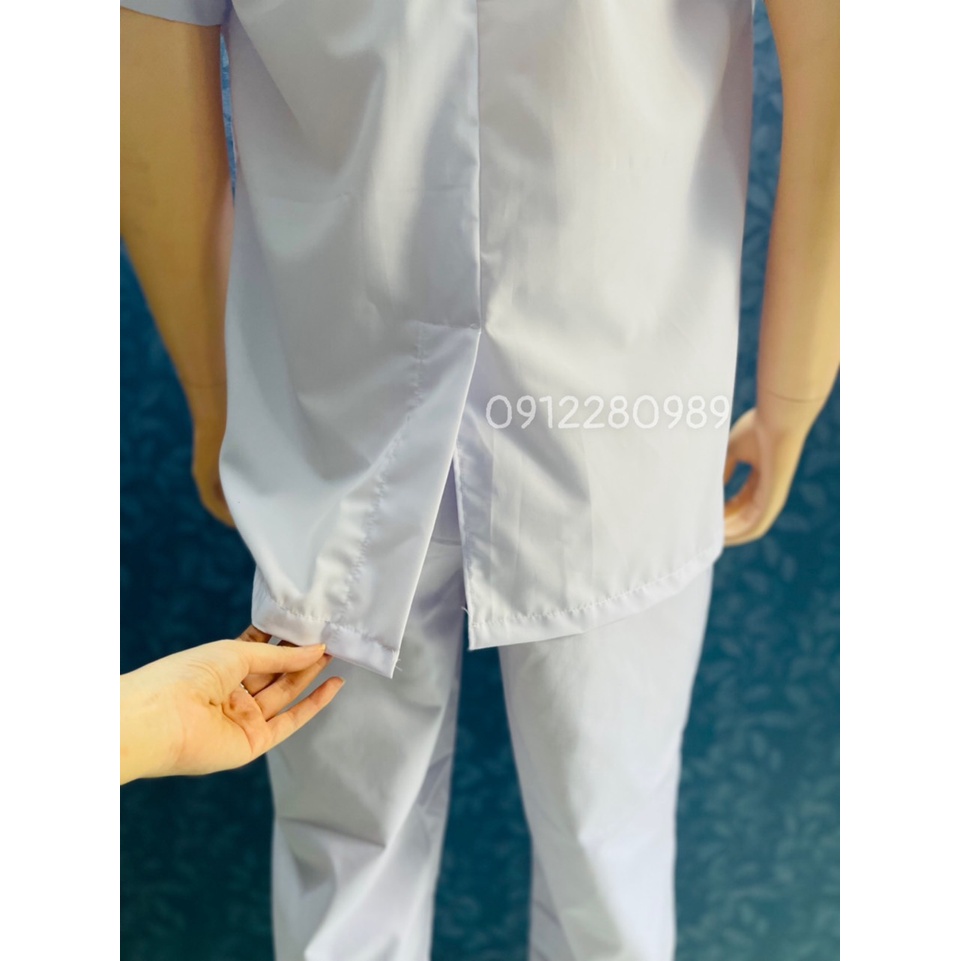 Áo Blouse Trắng Nam Điều Dưỡng Ngắn Tay 2 túi vuông - Áo Bác Sĩ, Dược Sĩ Vải Silk Mịn Mặc Mát.