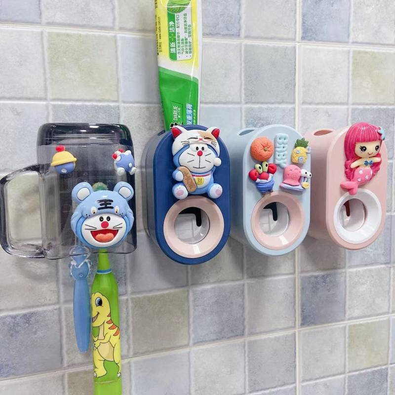 Dụng cụ lấy kem đánh răng tự động gắn tường không cần khoan họa tiết hoạt hình dễ thương cho bé