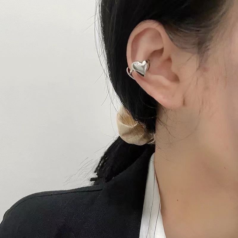 Khuyên tai hình trai tim phong cách hàn quốc