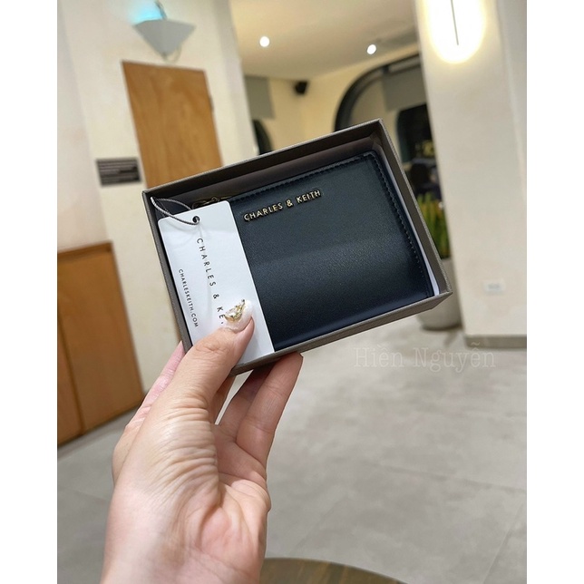 Ví nữ cầm tay đẹp,ví đựng tiền nhiều ngăn cao cấp. Full hộp đầy đủ.