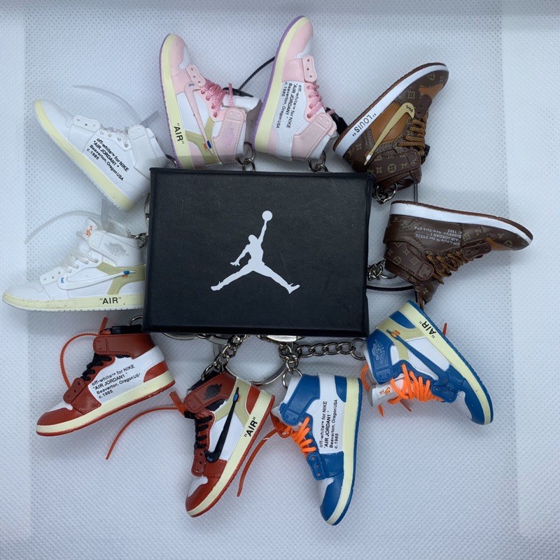 Móc khoá mô hình giầy 3D Jordan OW tỉ lệ 1:6