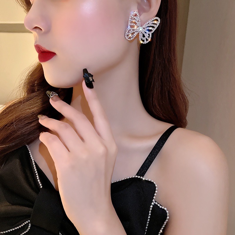 [Cao Cấp] Bông Tai Hàn Quốc Hình Bướm Đính Đá Siêu Sang Qúy Phái Mainia Shop