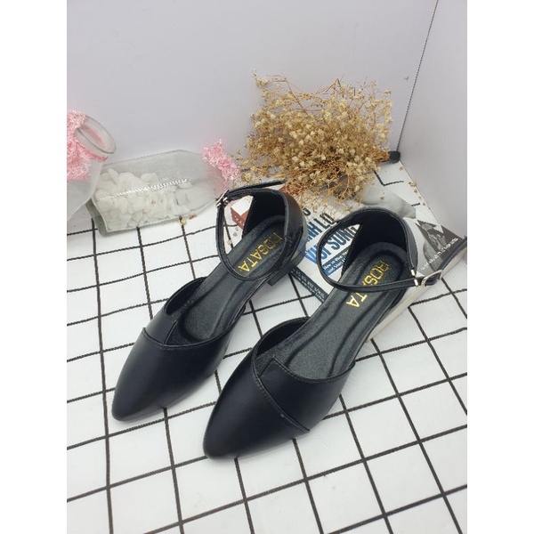 Giày bít mũi cao gót 3 phân hai màu đen kem