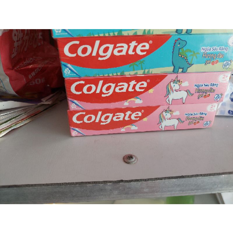 kem đánh răng colgate hương dâu trẻ em