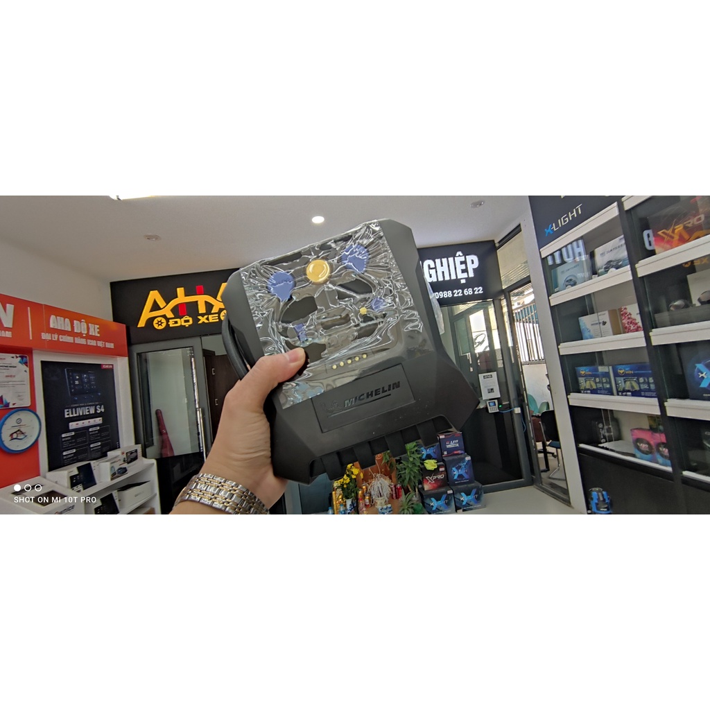 Bơm lốp ô tô Michelin 12266 hàng chính hãng bảo hành 12 tháng bằng tem và thẻ bảo hành