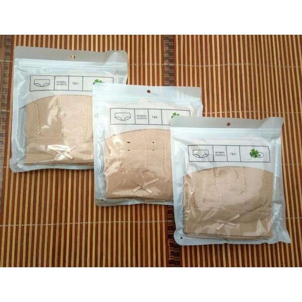 QUẦN MẶC TRONG VÁY