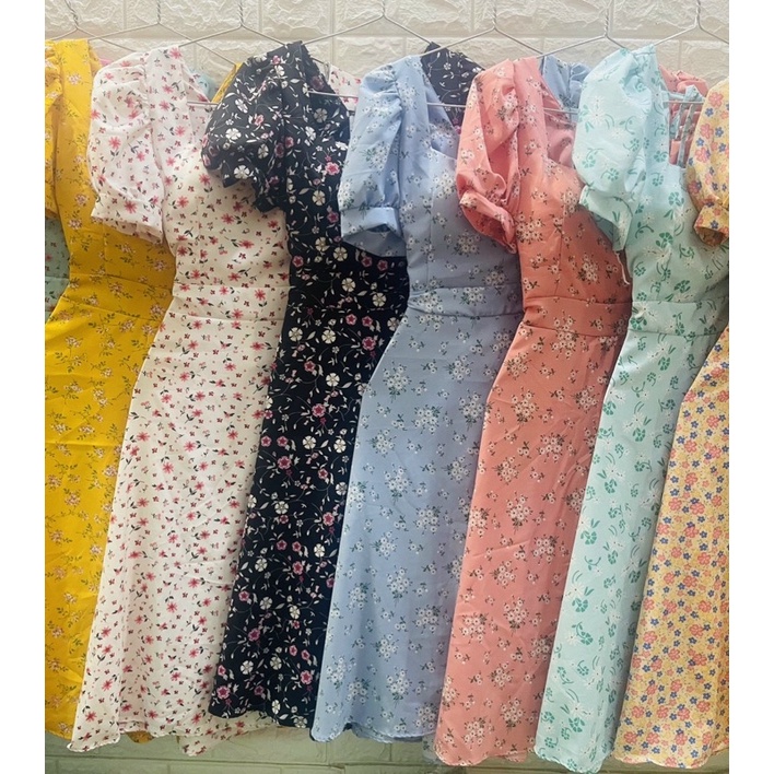 Đầm hoa cổ vuông tay phồng dáng xoè .