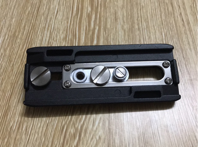 Plate gắn chân máy ảnh Weifeng 718