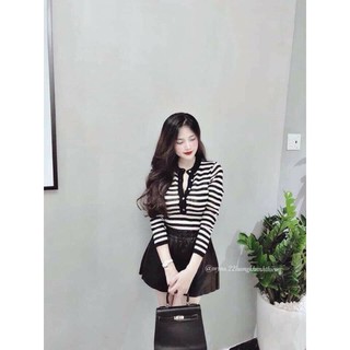 Com bo áo len tăm kẻ cổ V khách sĩ