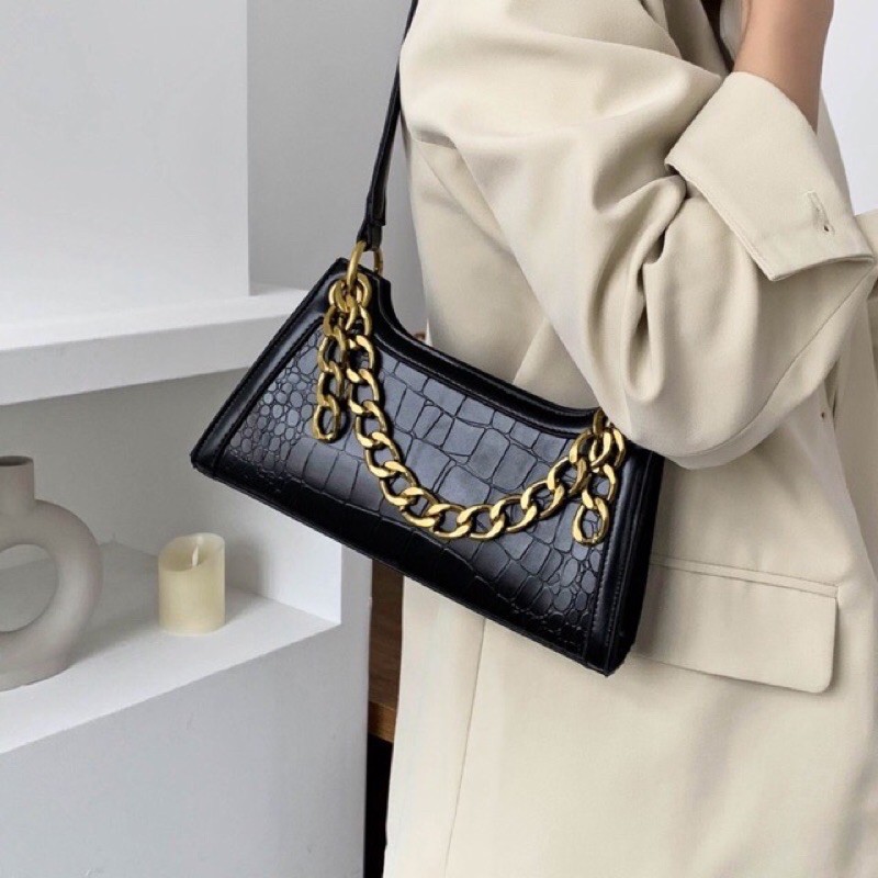 Túi Xách Kẹp Nách Queen Hot Trend - Kèm Dây Xích Bản To