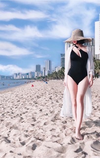 Bikini lệch vai khuyên tròn