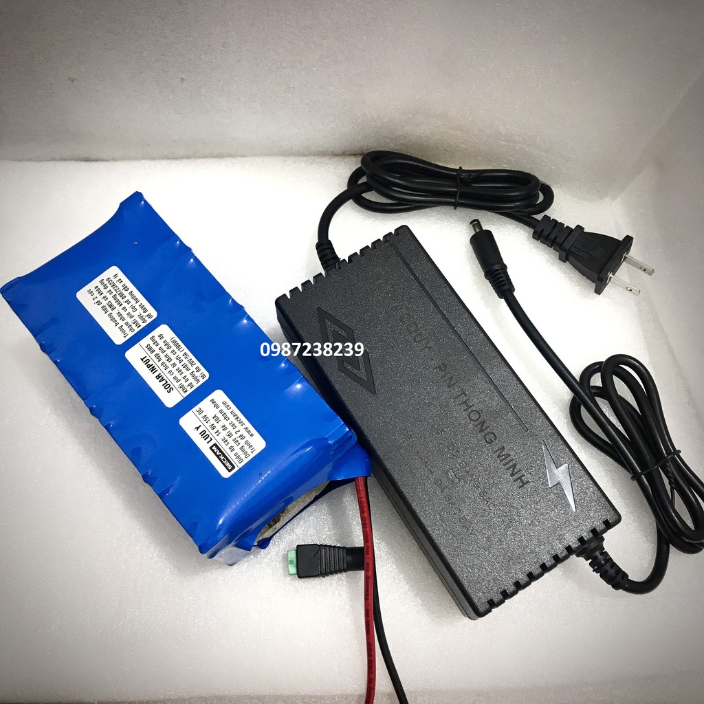 Pin sắt LifePO4 12V 12AH xả 20A kèm bộ sạc 14.6V 4A tự ngắt