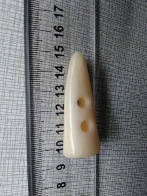 502SVV001: Cúc áo nhựa sừng