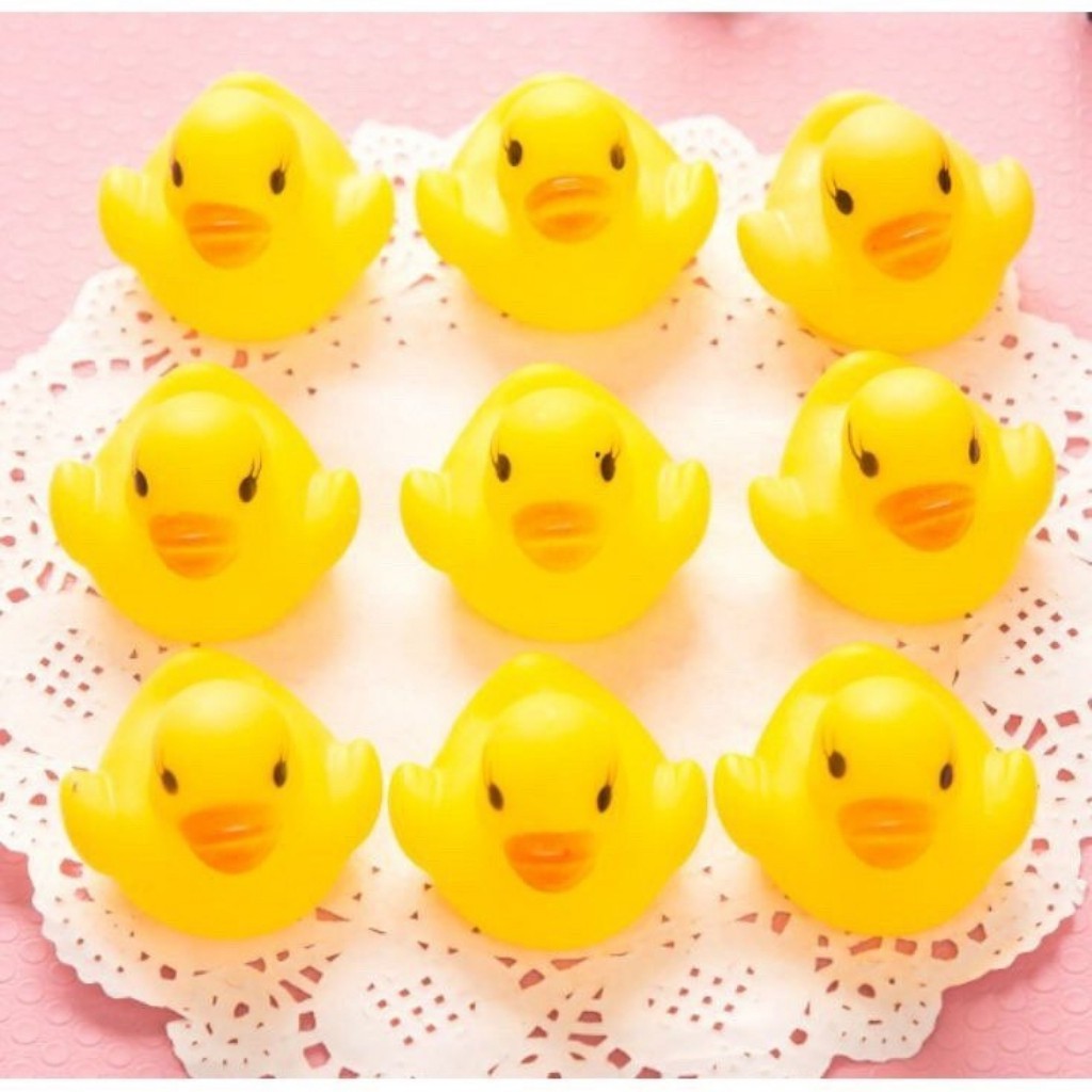 Đàn Vịt Mini 4 Con Thả Bồn Tắm Cho Bé, Đường Kính 4cm