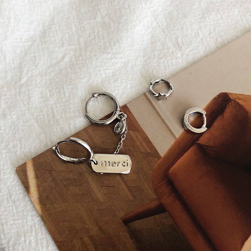 Khuyên tai dáng dài hai cách đeo mặt tròn tua rua chữ cái kim loại thời trang sành điệu dành cho nữ